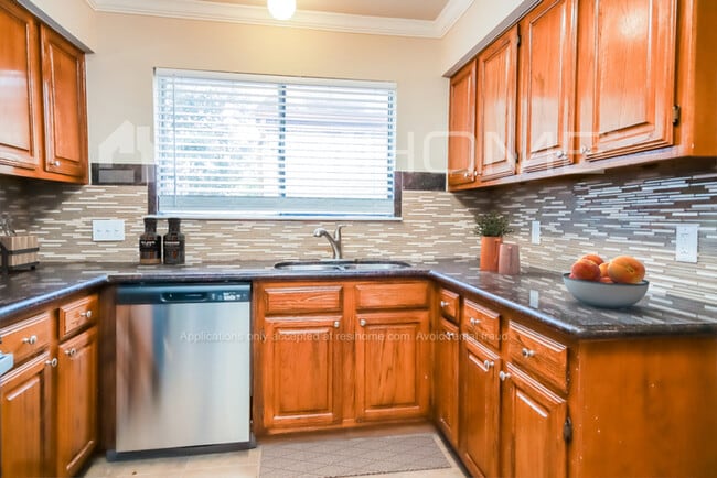 Building Photo - 6330 Dellfern Dr