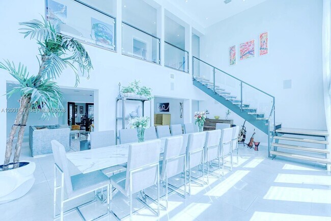 Building Photo - 13300 Biscayne Bay Terrace