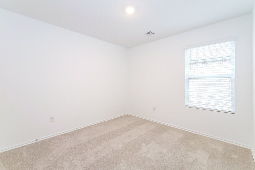 Building Photo - 10049 Appaloosa Ln