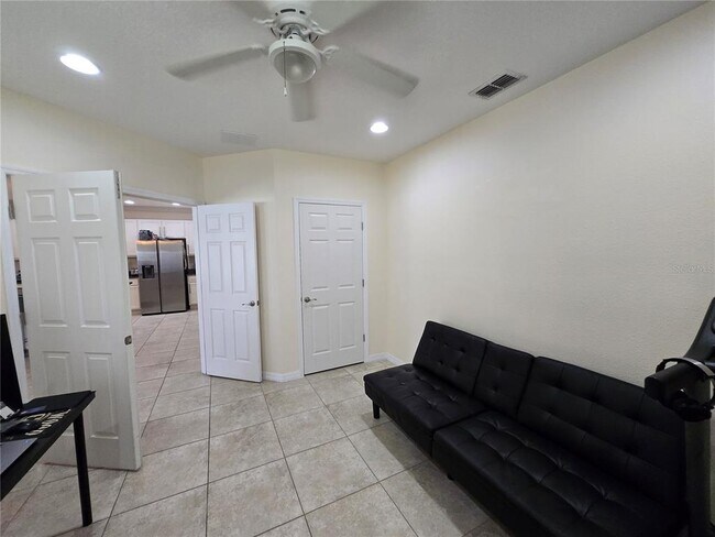 Building Photo - 2246 Waukegan Dr