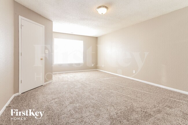 Building Photo - 1820 Long Lake Dr
