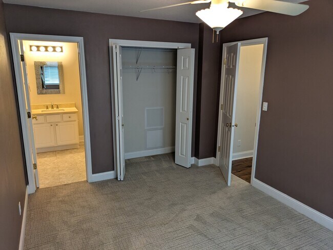 Building Photo - 2410 Eaton Ave
