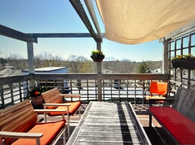 Building Photo - 336 Washington St