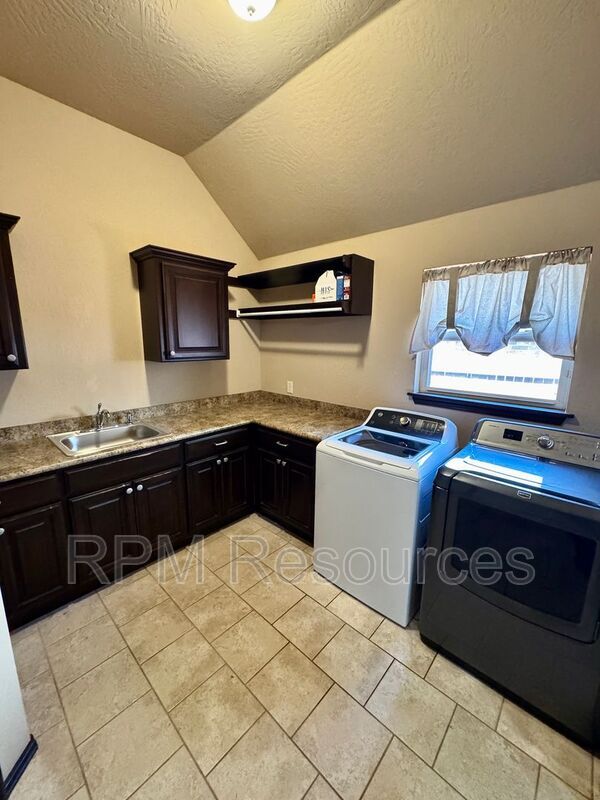 Building Photo - 3121 SW 136th Terrace
