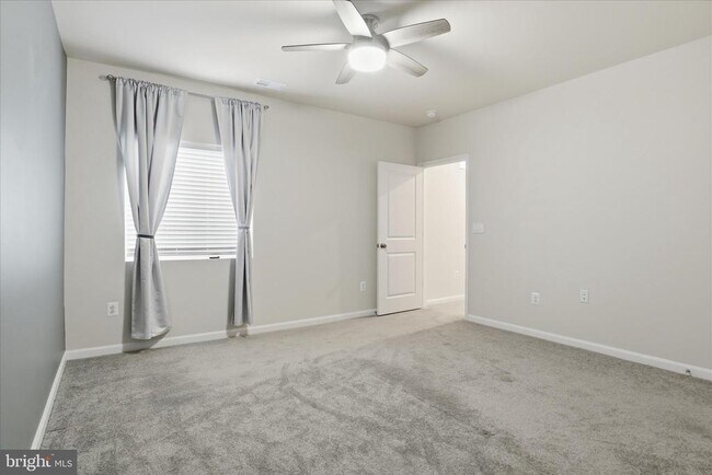 Building Photo - 889 Barksdale Dr