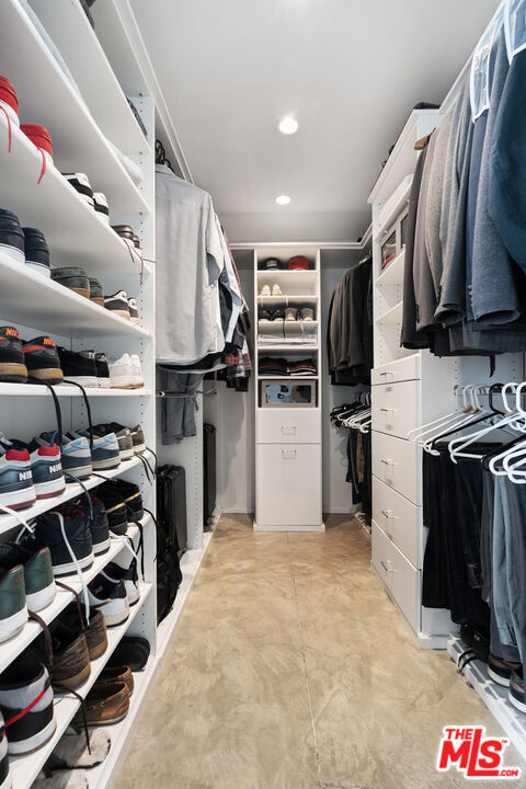 Building Photo - 4111 Sunset Blvd