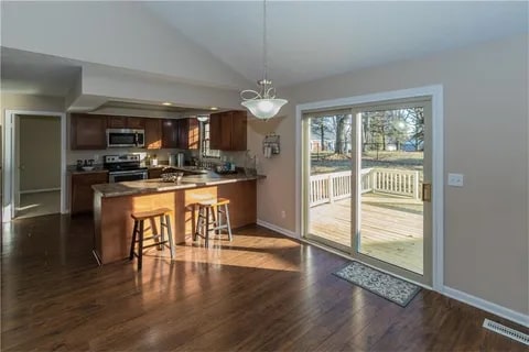 Building Photo - 211 Hillview Dr