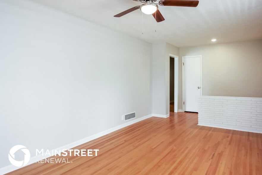 Building Photo - 2025 Rockwood Ln