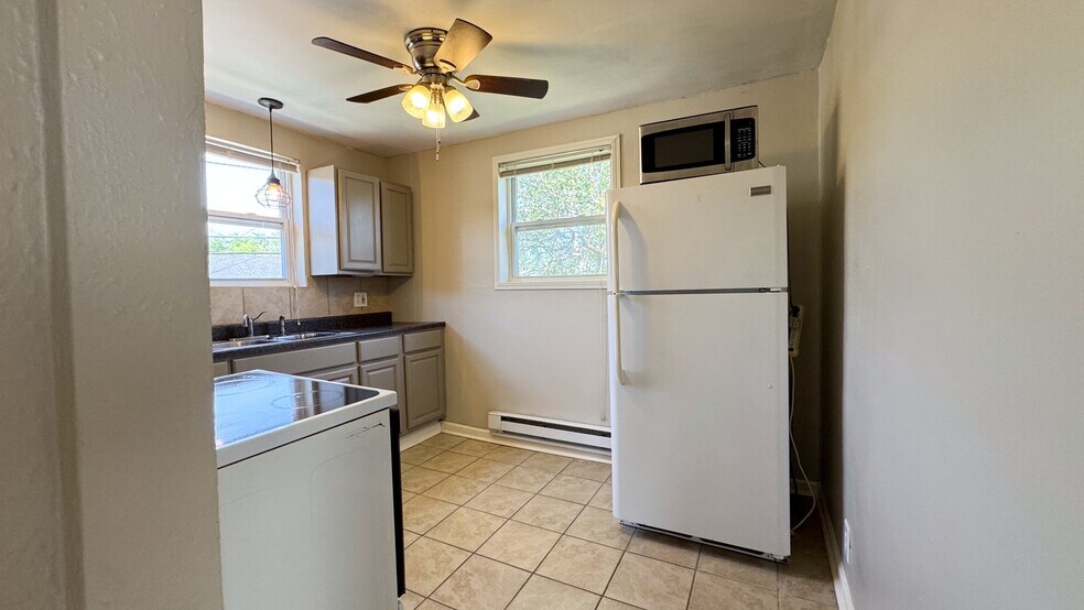 Building Photo - 321 S Walnut St