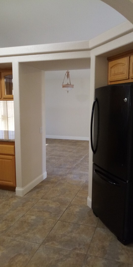 Building Photo - Beautiful 3 Bedroom Home