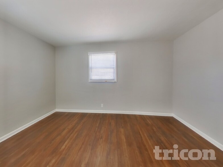 Building Photo - 2316 Viola St