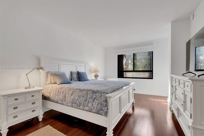 Building Photo - 151 Crandon Blvd