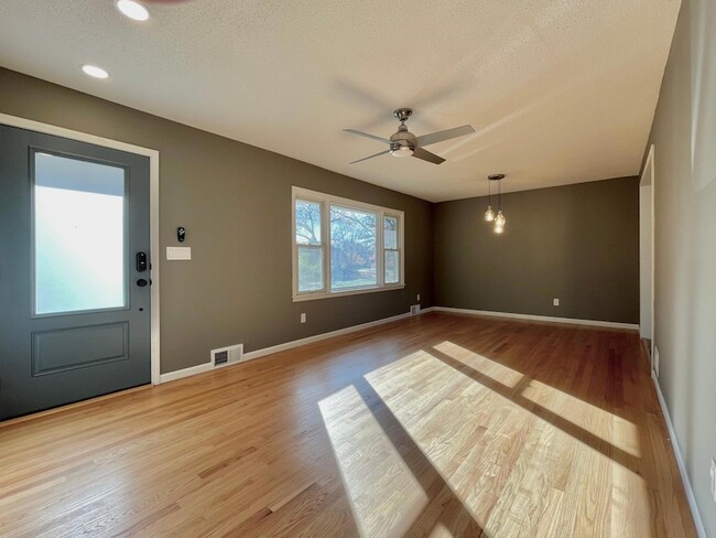 Building Photo - 17620 8th Ave N