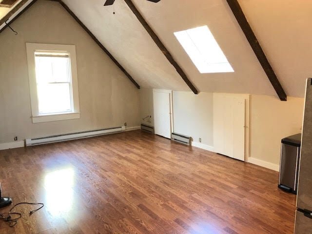 Spacious living area - 91 Maple St