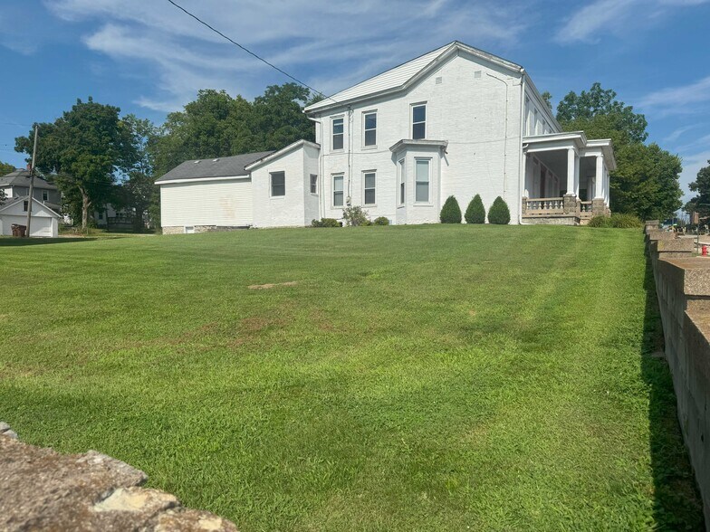 6-bedroom house w/large yard - 328 W High St