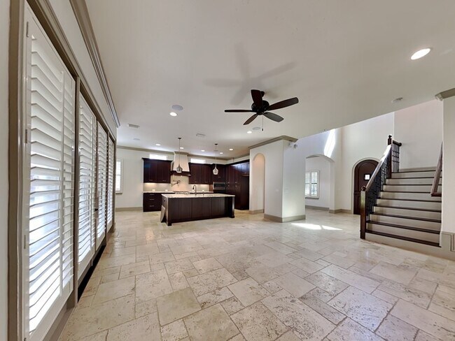 Building Photo - 1240 Poinsettia Ave