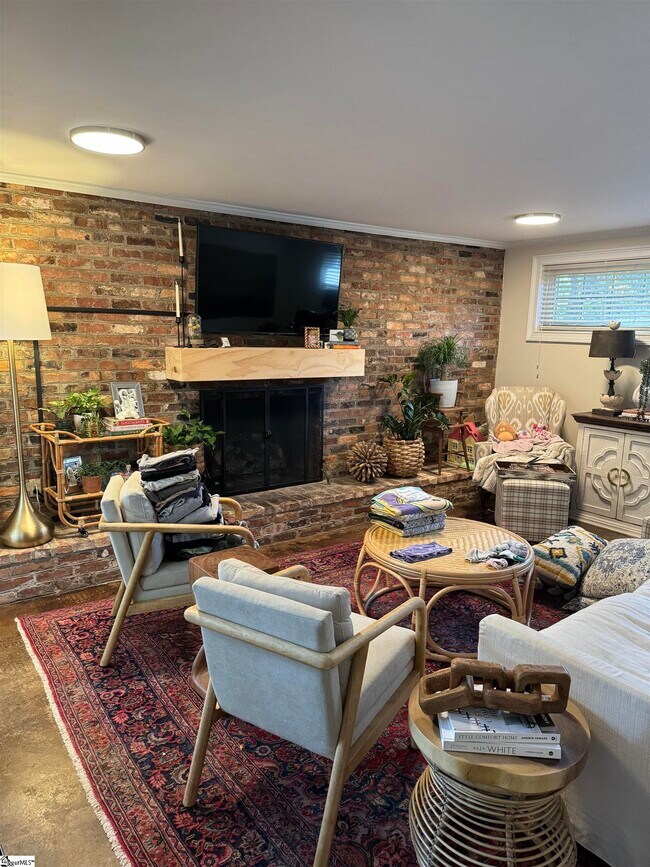 Building Photo - 10 Buist Ave