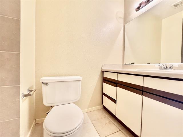 Building Photo - 800 W Collins St