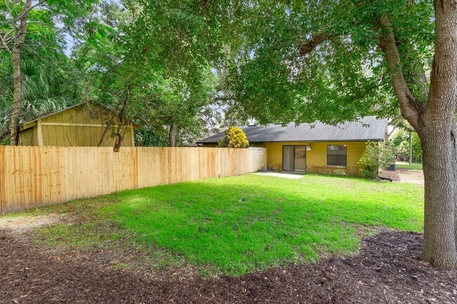 Building Photo - Beautiful Newly Renovated 2 Bedroom 2 Bath...