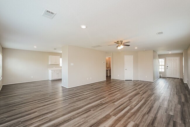 Building Photo - 8005 Wayside Village Way