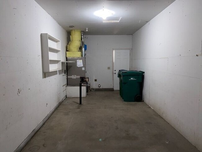 Building Photo - Reno Duplex - Garage, Dishwasher, Washer/Dryer, Central A/C