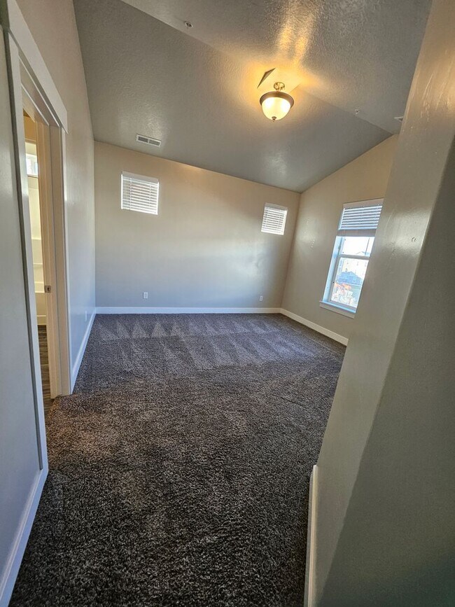 Building Photo - Gillespie