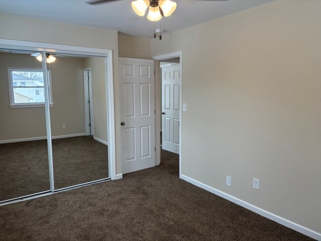 Building Photo - 3 Bedroom, 2 Bath Single Family Home in Clinton, IA