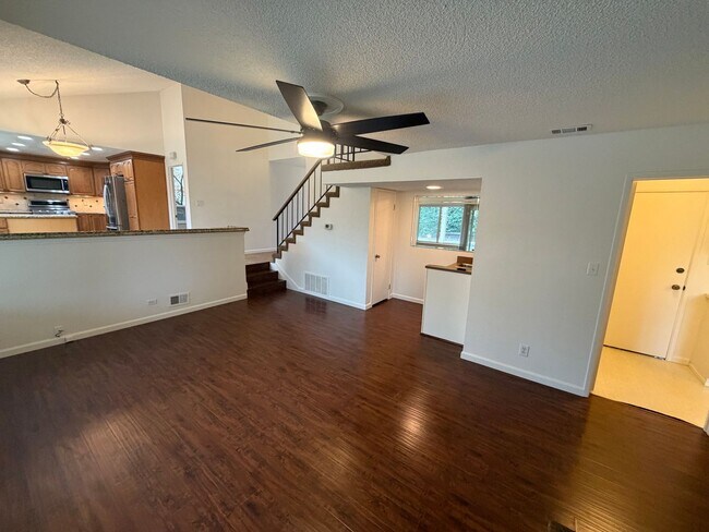 Building Photo - 4 Bedroom | 3 Bathroom | Home in Roseville