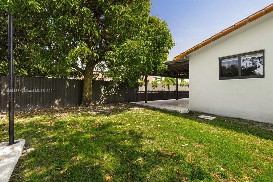 Building Photo - 2539 SW 20th St