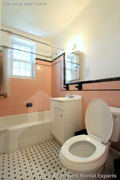 Building Photo - 16 Ware St