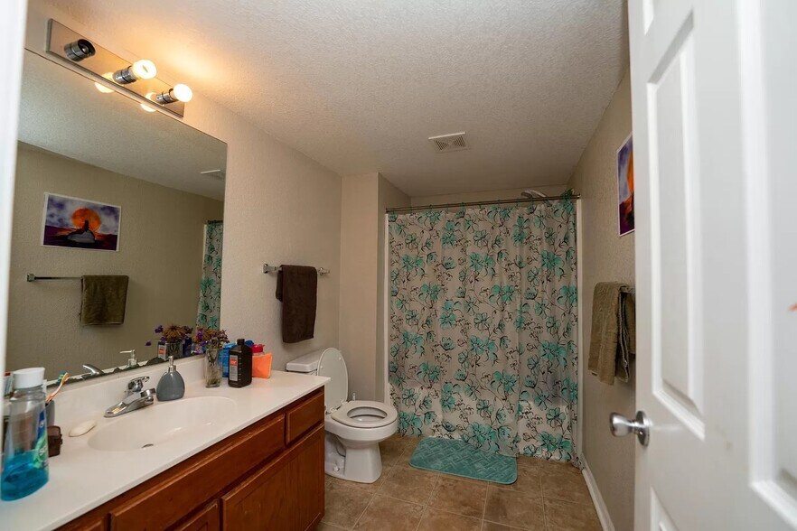 Building Photo - 1109 Newfoundland Dr