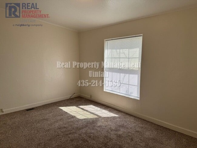 Building Photo - Cute 4 bedroom 2 bath room house