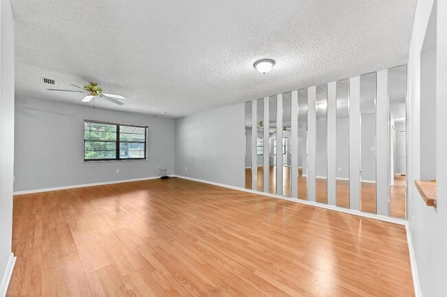 Building Photo - 81 Westecunk Dr