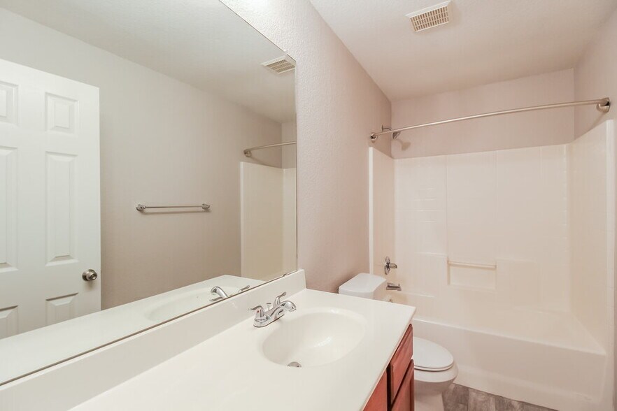 Building Photo - 745 Poncho Ln