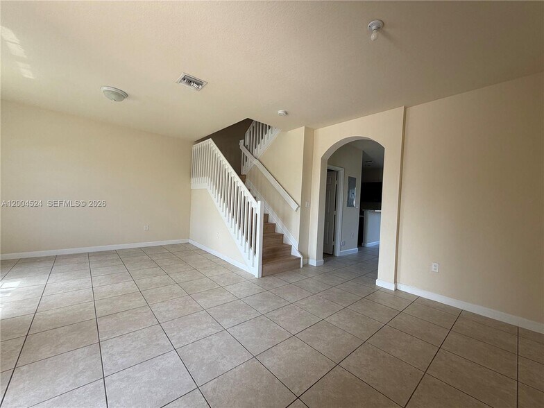 Building Photo - 544 SE 32nd Ave