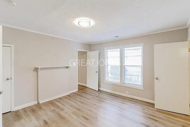 Building Photo - 2821 Snavely Ave SW