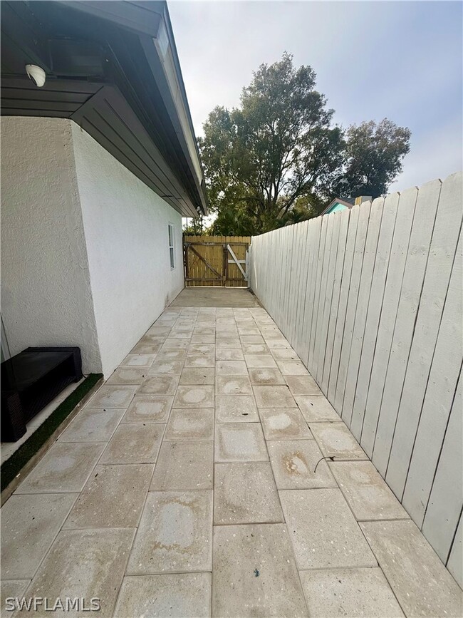 Building Photo - 733 Pine Cone Ln