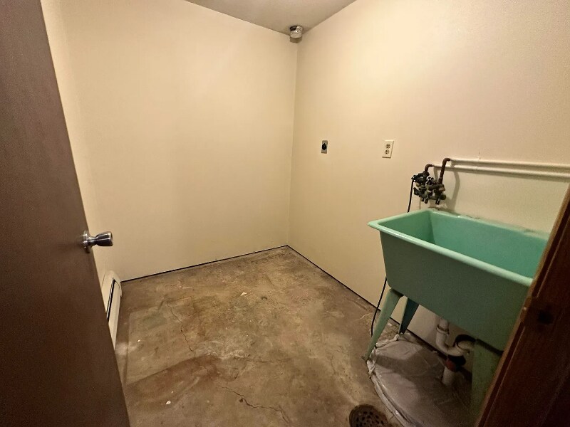 Building Photo - 1321 Division St