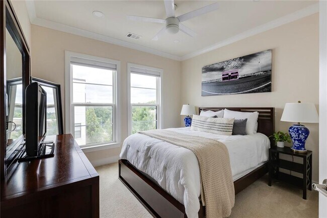 Building Photo - 842 Stonehill Ln