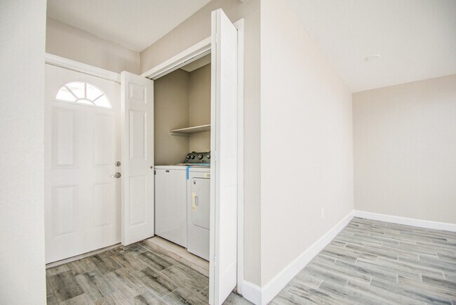 Building Photo - Beautifully remodeled corner 4/2 with pool...