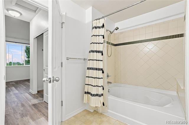 Building Photo - 804 Summer Hawk Dr