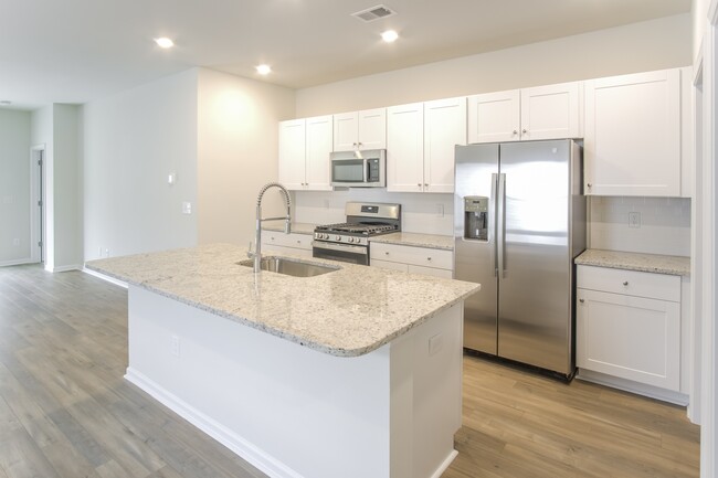 Building Photo - 331 Hillwood Ct