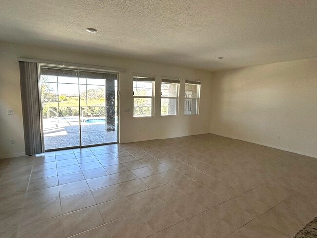 Building Photo - 7604 Oakmoss Loop