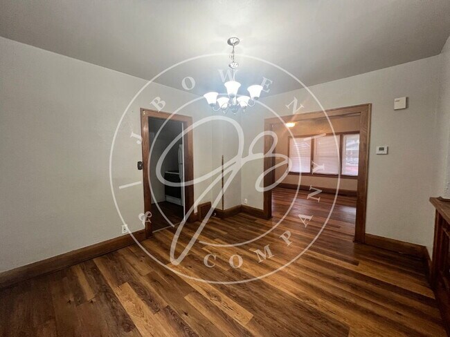 Building Photo - 3 bed 1 bath in West Toledo!- Many updates...