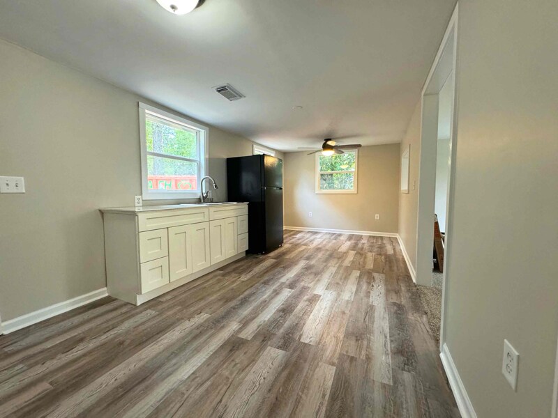 Building Photo - 60 Williams St