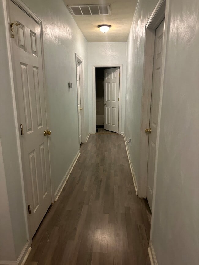 Building Photo - 310 W 33rd St