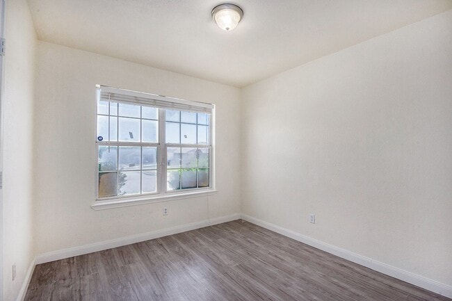 Building Photo - Welcome to this charming 4-bedroom, 2-bath...