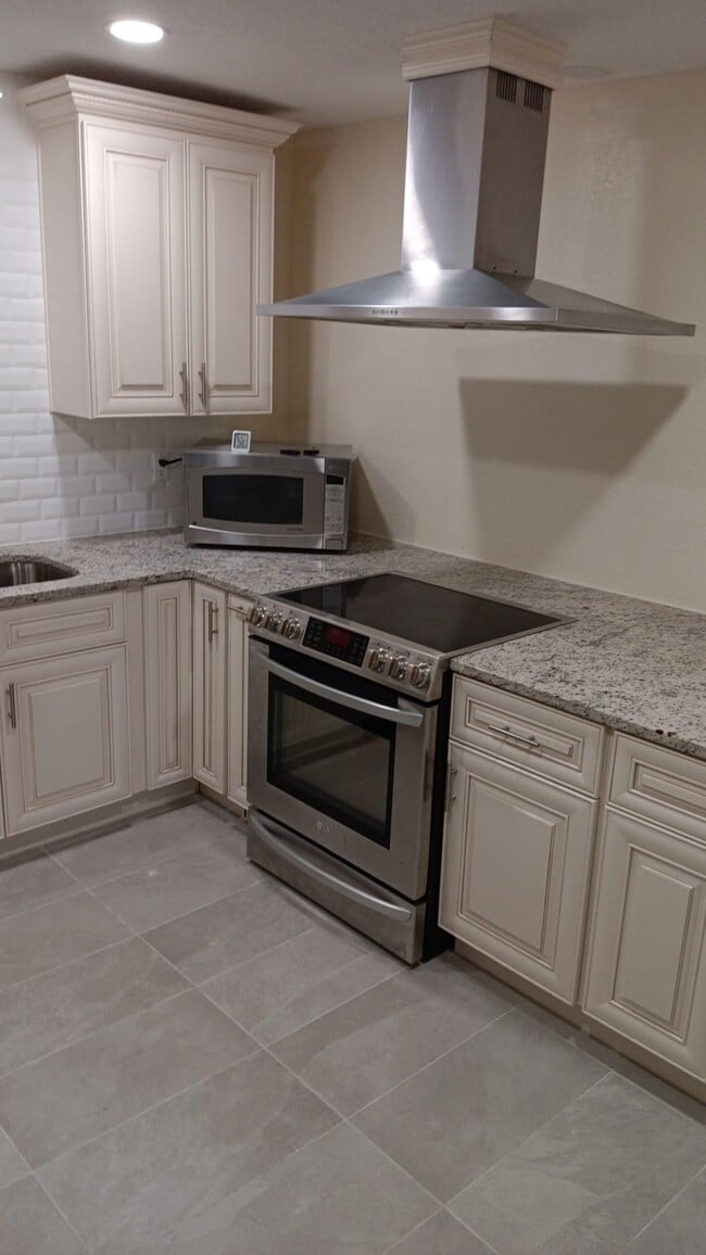 Main house - Kitchen - 3071 Simpson Rd