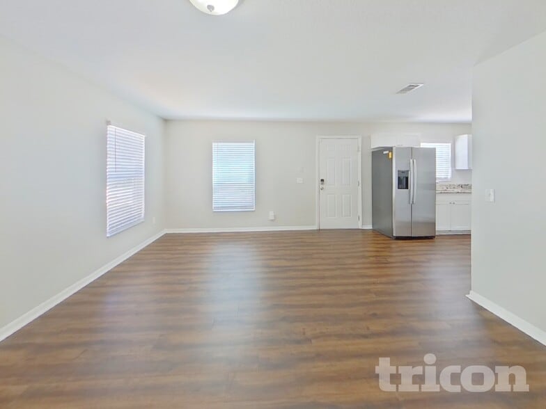 Building Photo - 1002 E 108th Ave