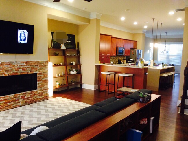 Building Photo - 210 Alderwood Point